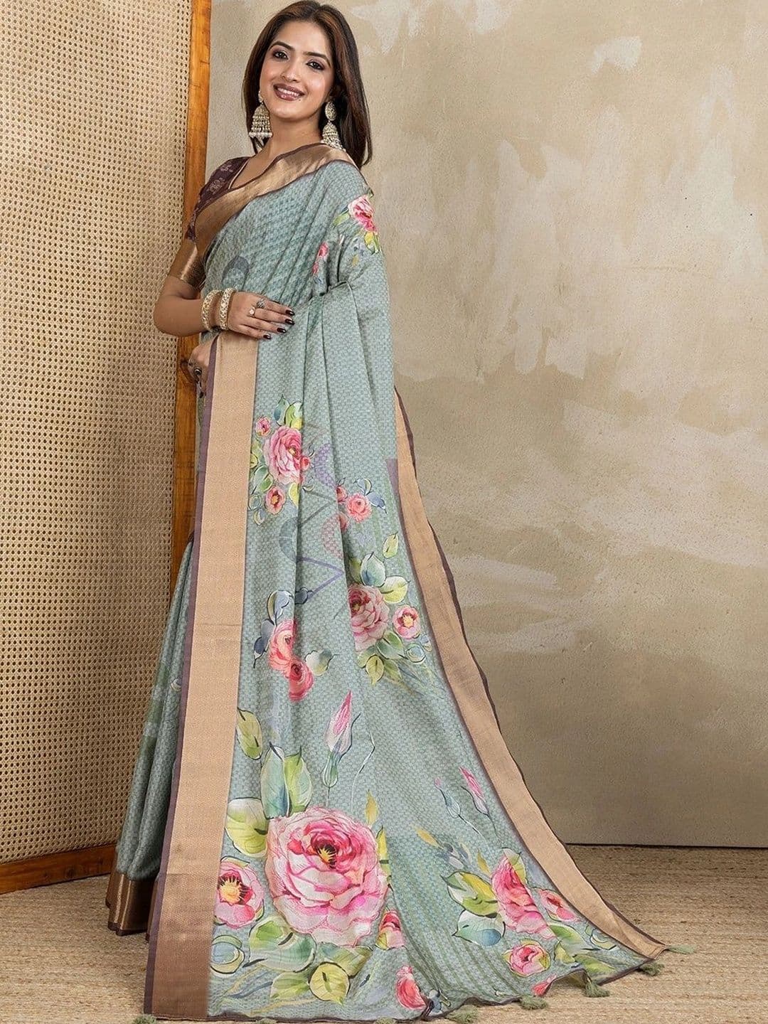 Kesarii Floral Saree thumbnail 5