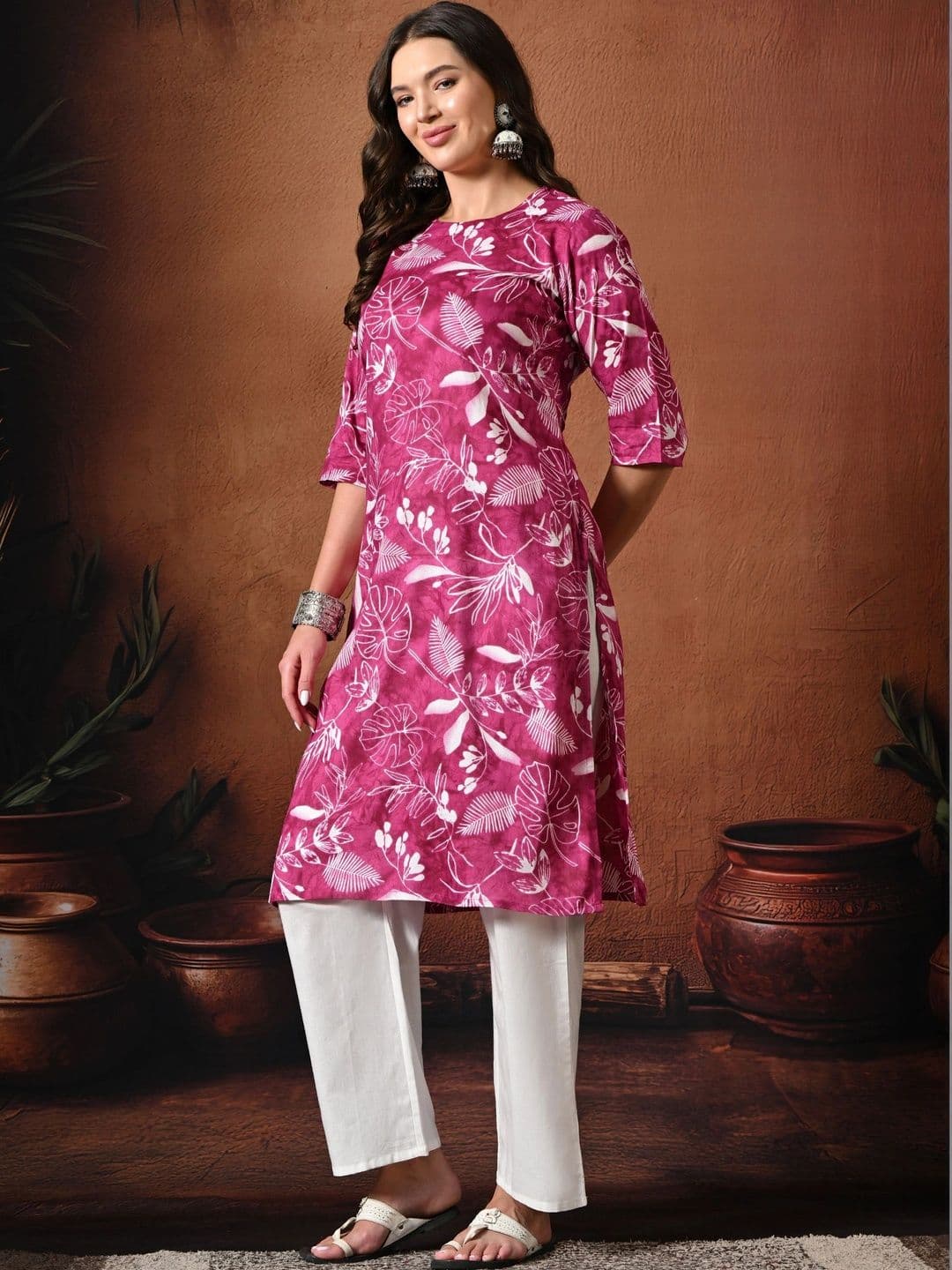 Sangria Women Floral Printed Floral Kurta thumbnail 2