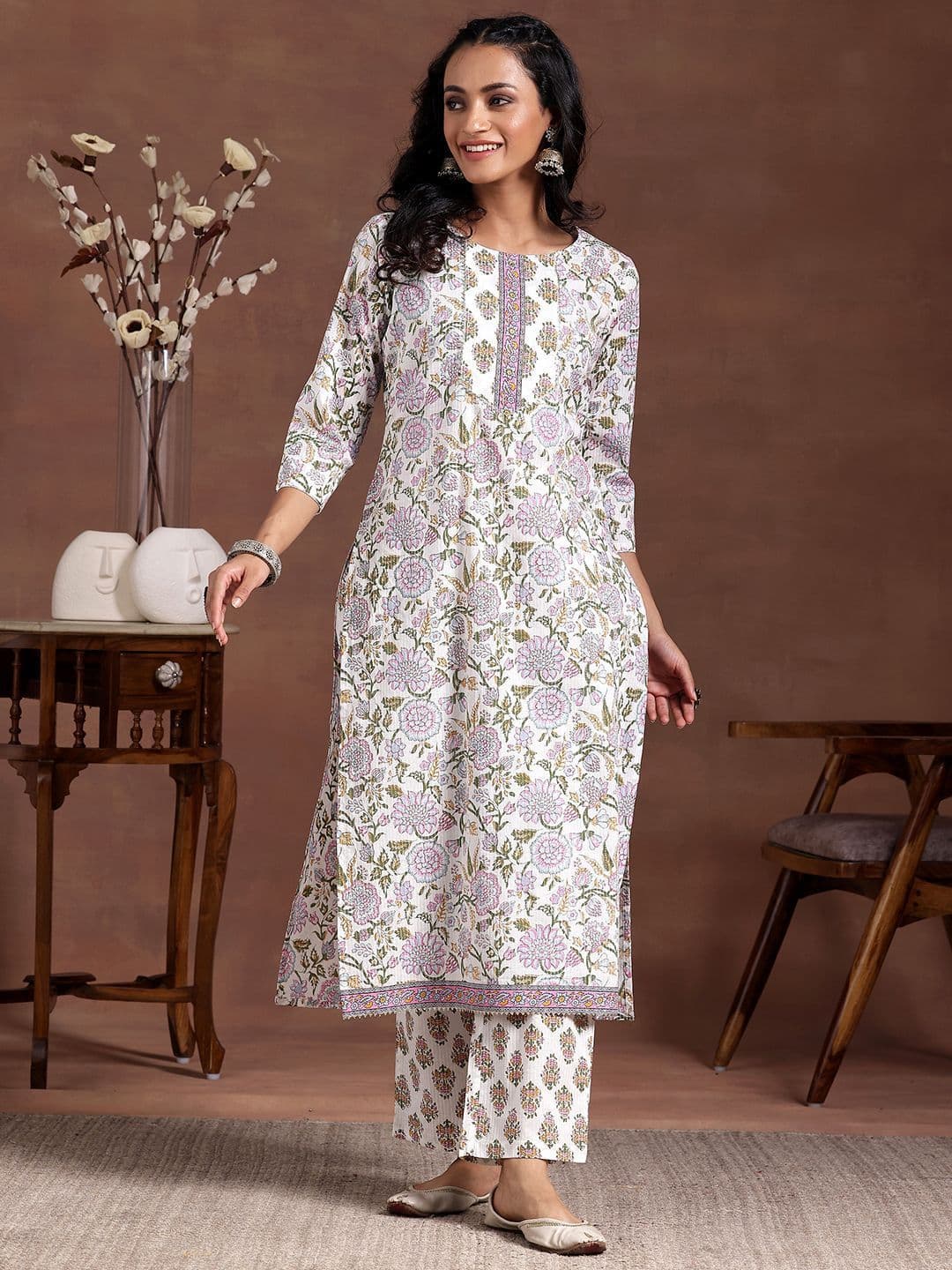 Libas Women Floral Printed Regular Kurta with Trousers thumbnail 4
