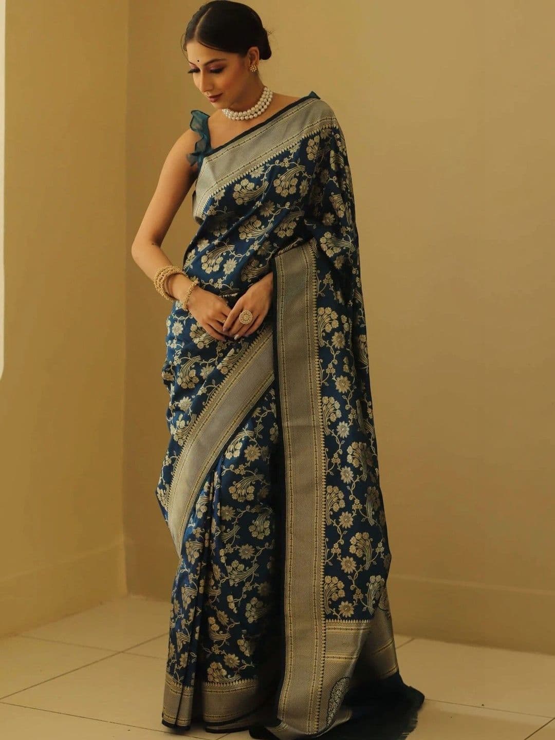 VS MALL Woven Design Zari Banarasi Saree thumbnail 5