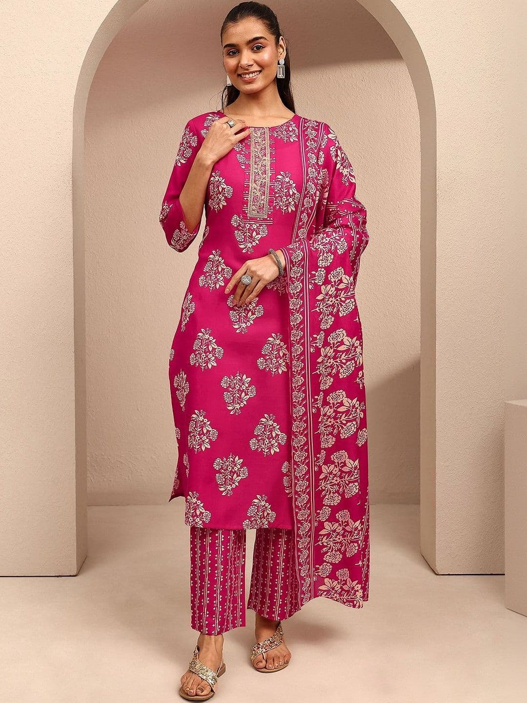 Gerua By Libas Women Floral Printed Regular Thread Work Kurta with Trousers & With Dupatta thumbnail 4