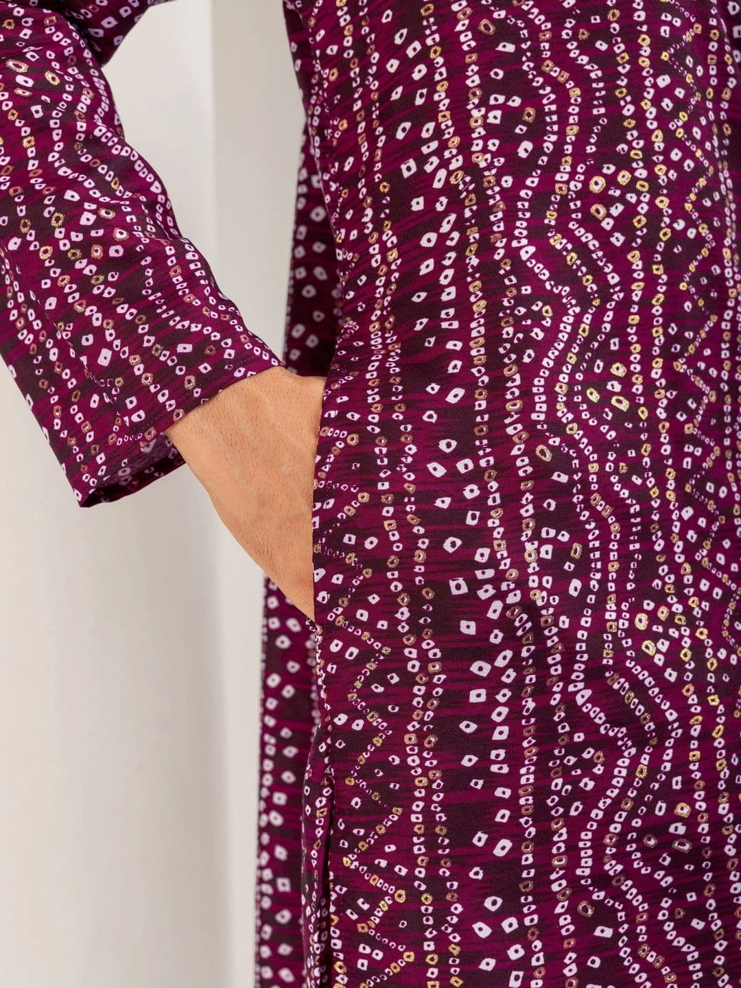 ADHIRAJAN Men Bandhani Printed Kurta thumbnail 6