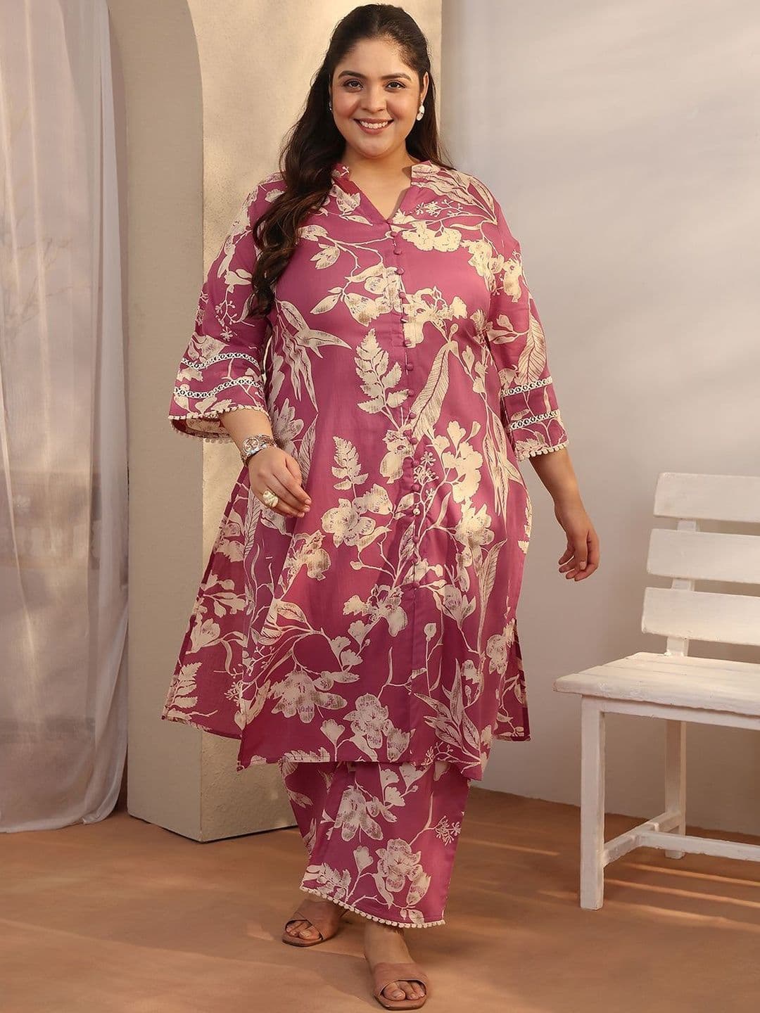 EXTRA LOVE BY LIBAS Plus Size Women Floral Printed Regular Kurta with Trousers thumbnail 3