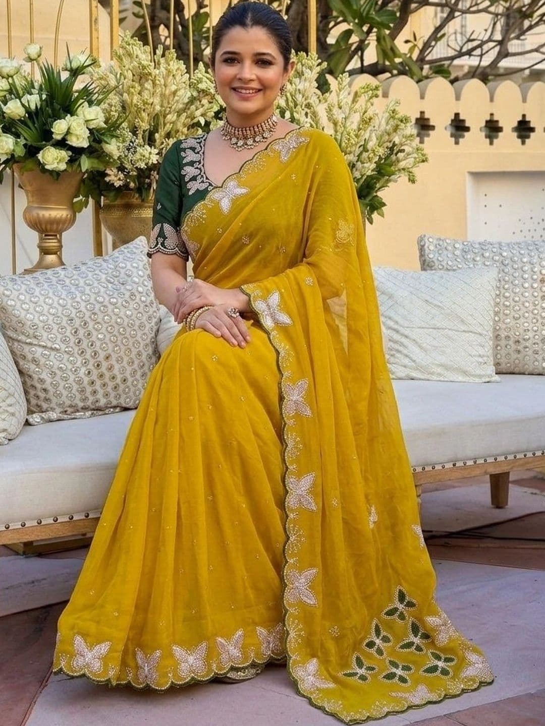 Kalista Ethnic Motifs Embroidered Pure Georgette Saree thumbnail 3