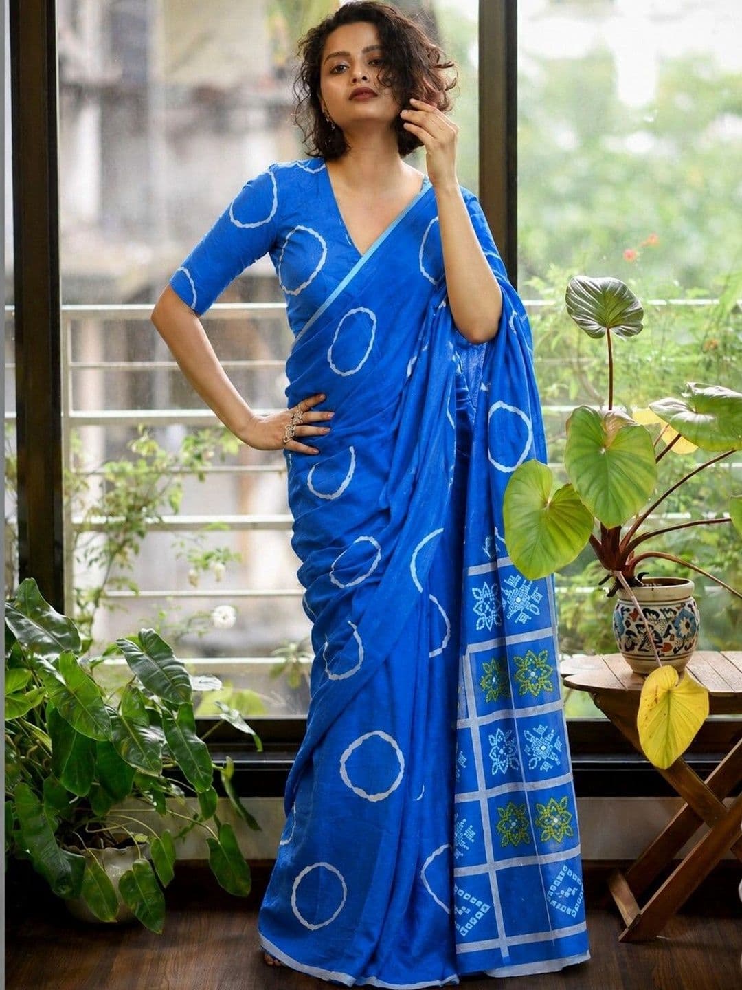 Lovwear Ethnic Motifs Pure Cotton Handloom Ikat Saree thumbnail 4