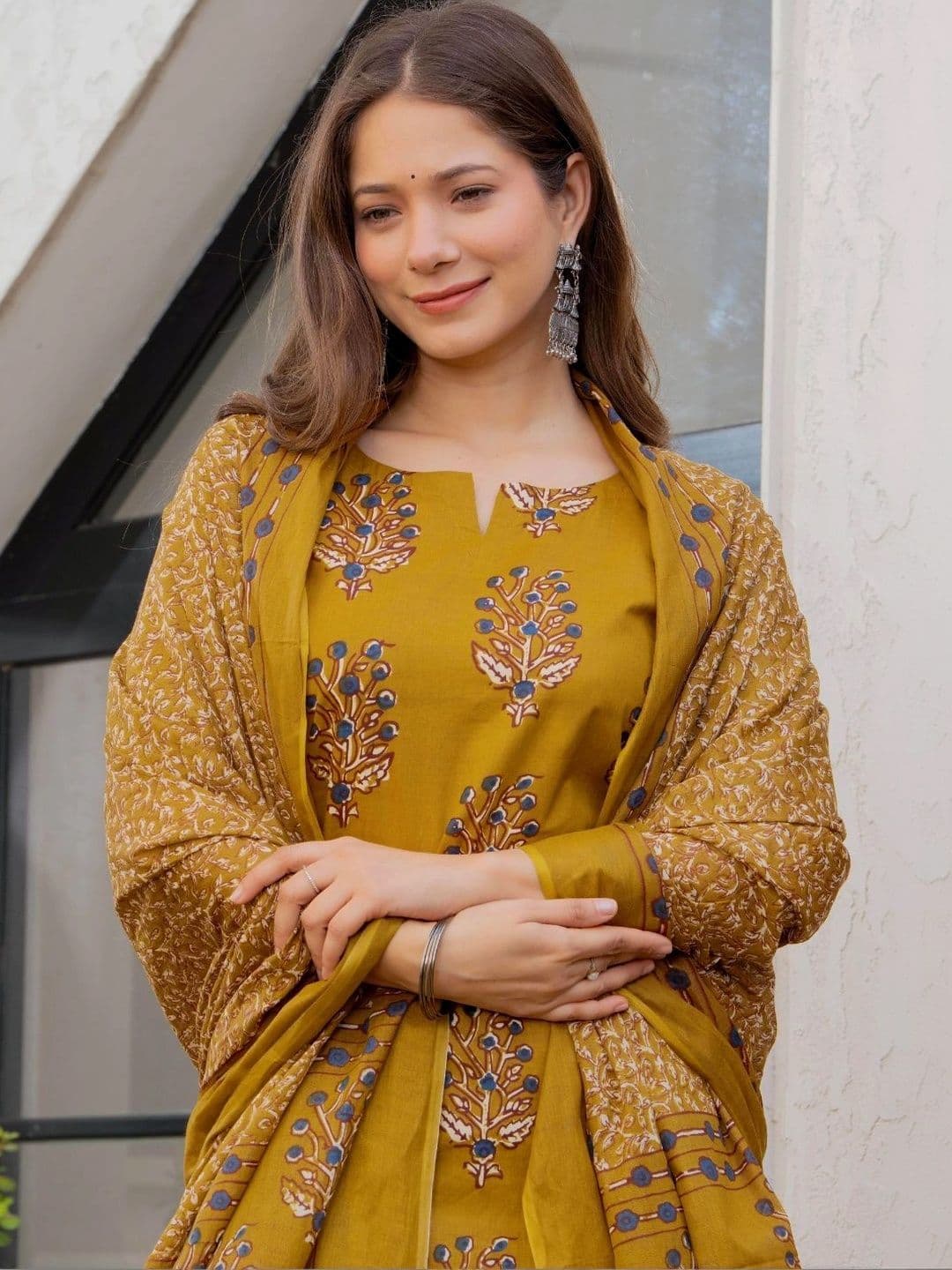 Amayra Women Ethnic Motifs Printed Regular Pure Cotton Kurta with Palazzos & With Dupatta thumbnail 4