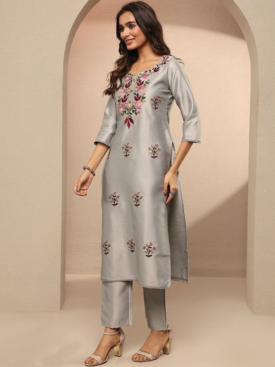 Libas Women Ethnic Motifs Embroidered Regular Thread Work Kurta with Trousers & With Dupatta thumbnail 2