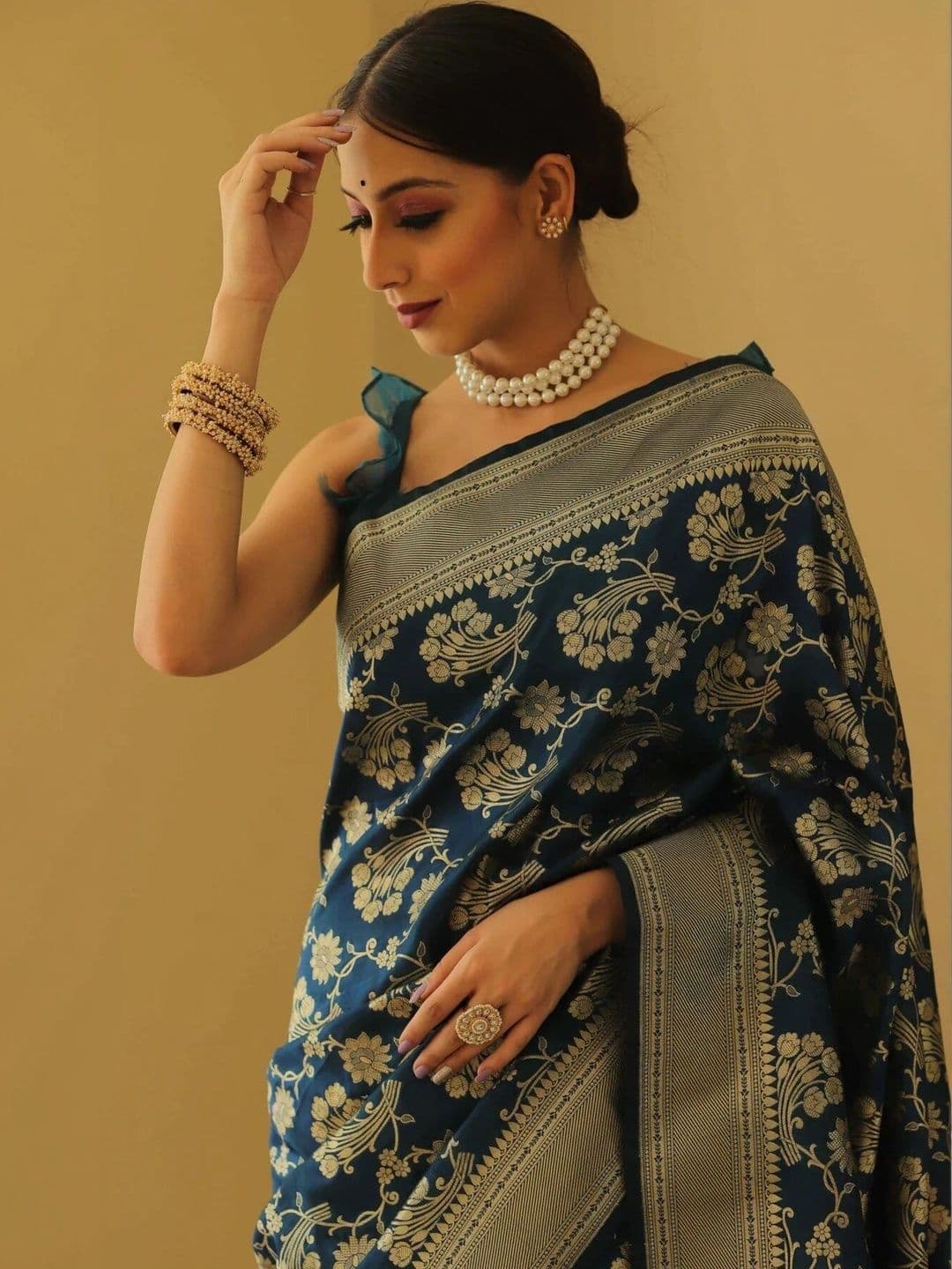 VS MALL Woven Design Zari Banarasi Saree thumbnail 6