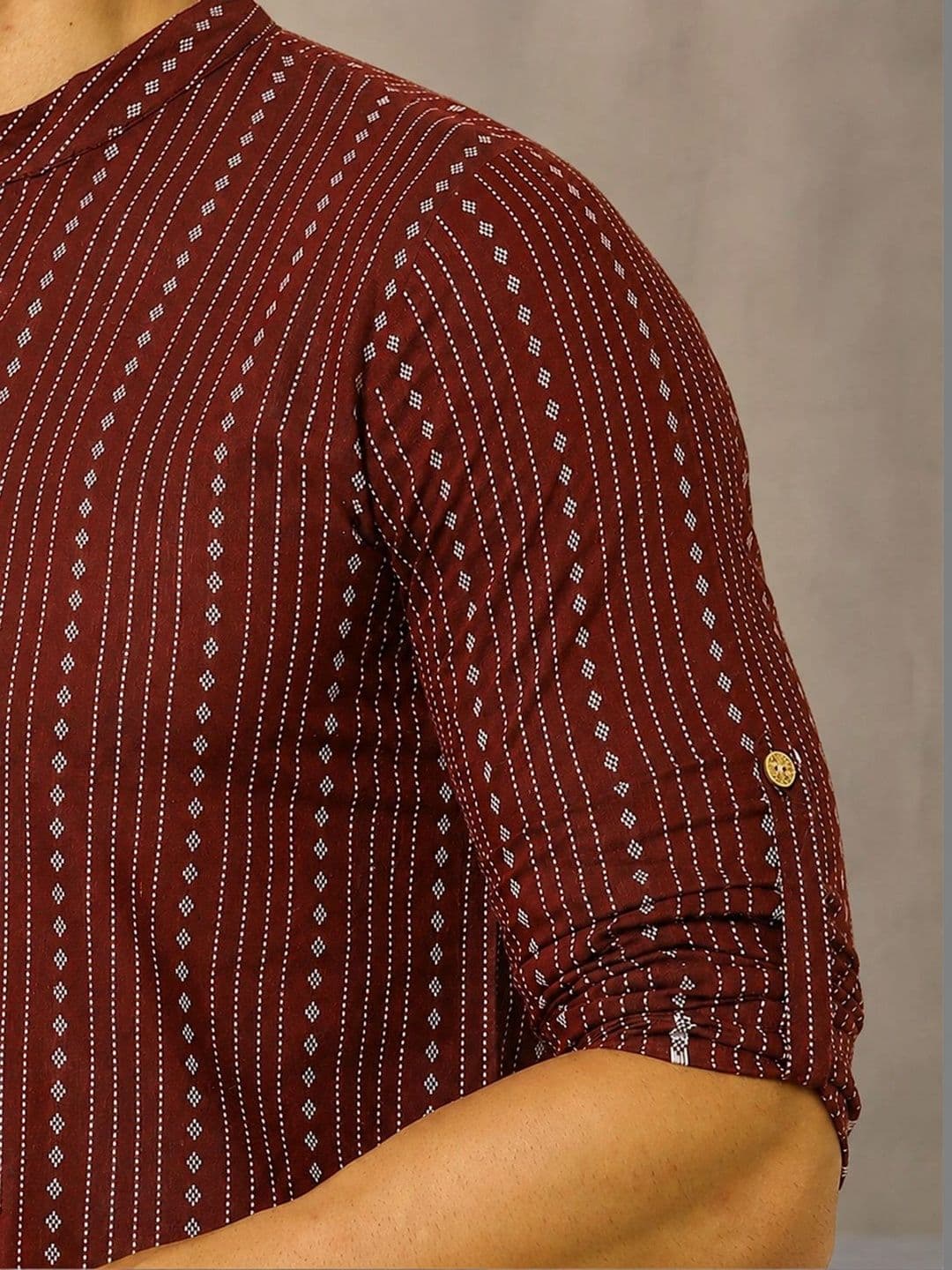 Navibhu Woven Design Abstract Cotton Handloom Mandarin Collar Short Kurta thumbnail 2