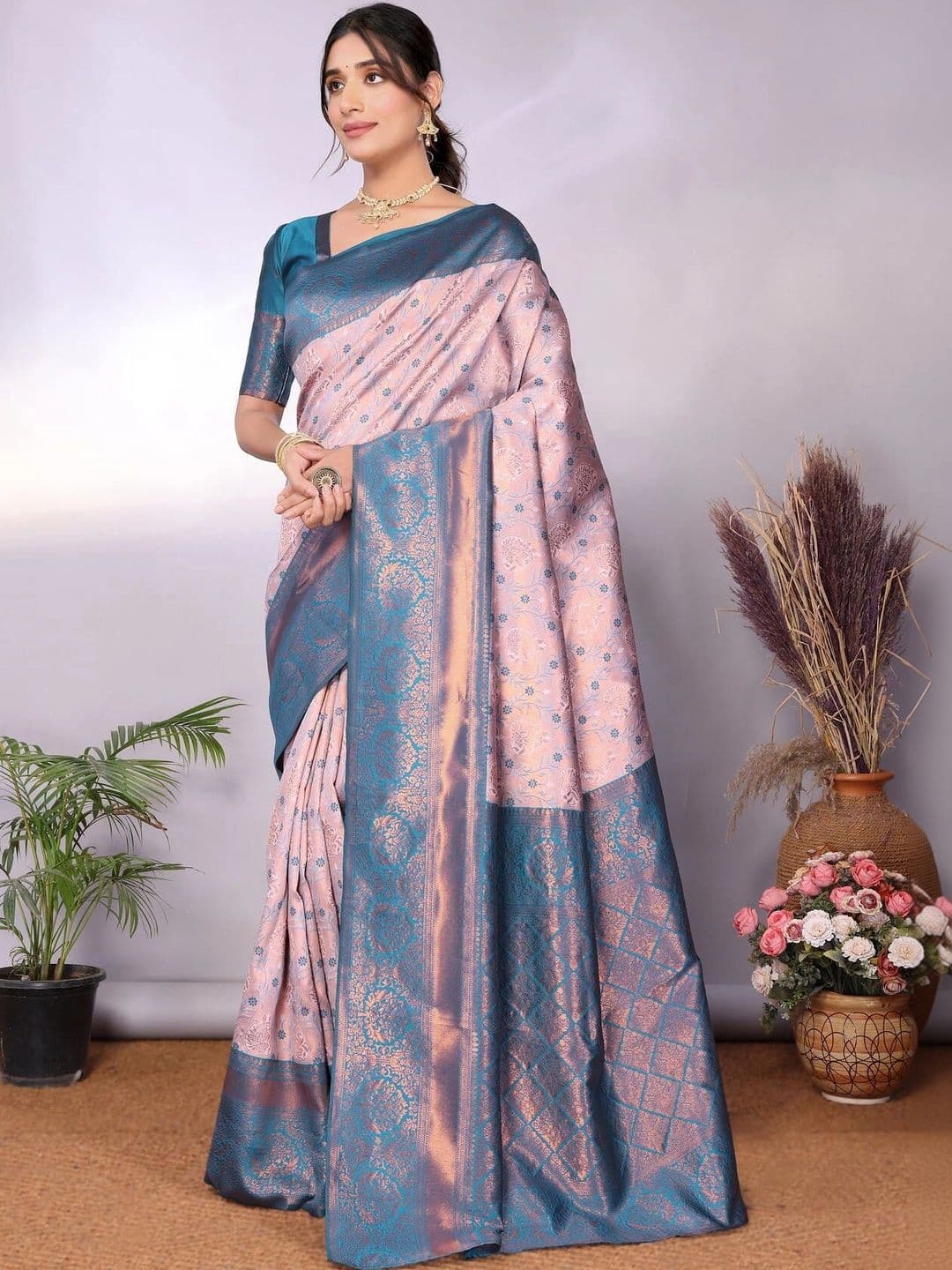 VS MALL Woven Design Zari Banarasi Saree thumbnail 3