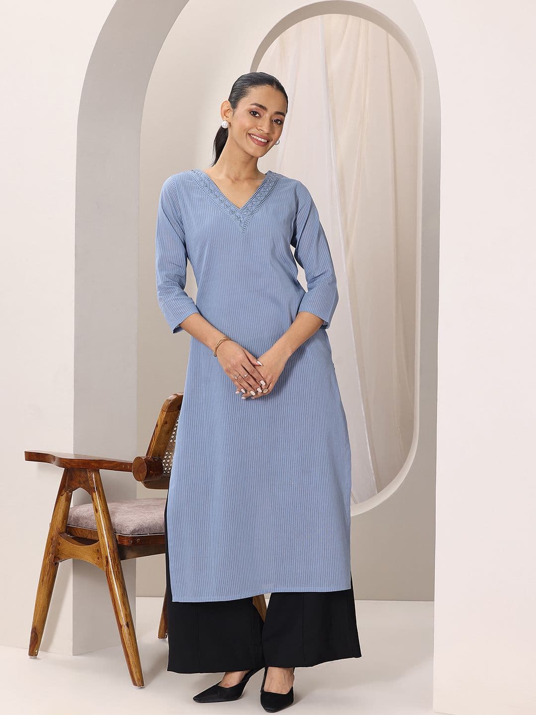 Libas Women Blue Printed Cotton Straight Kurta - view 1