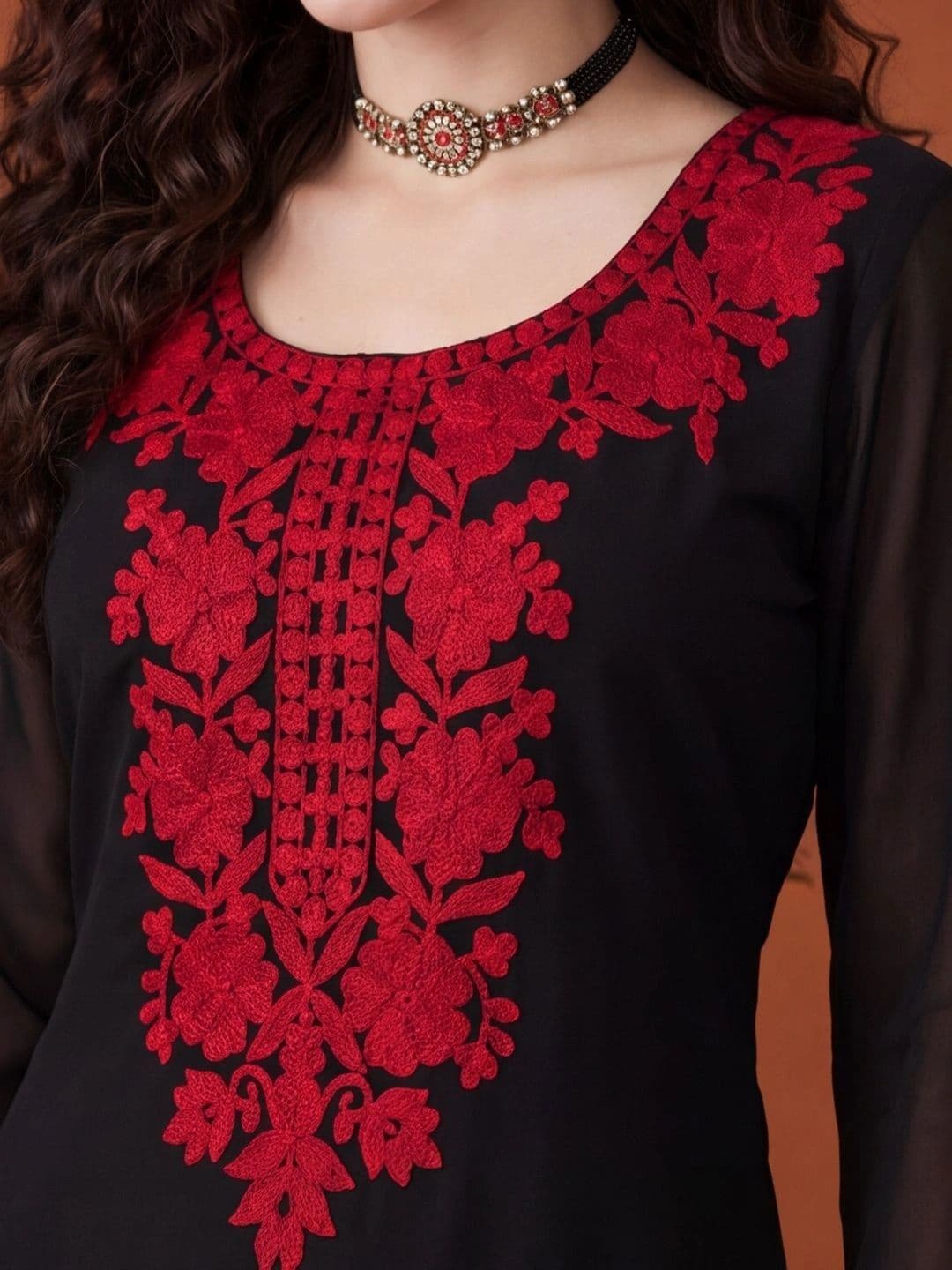Anouk Women Floral Embroidered Regular Thread Work Kurta with Trousers & With Dupatta thumbnail 6