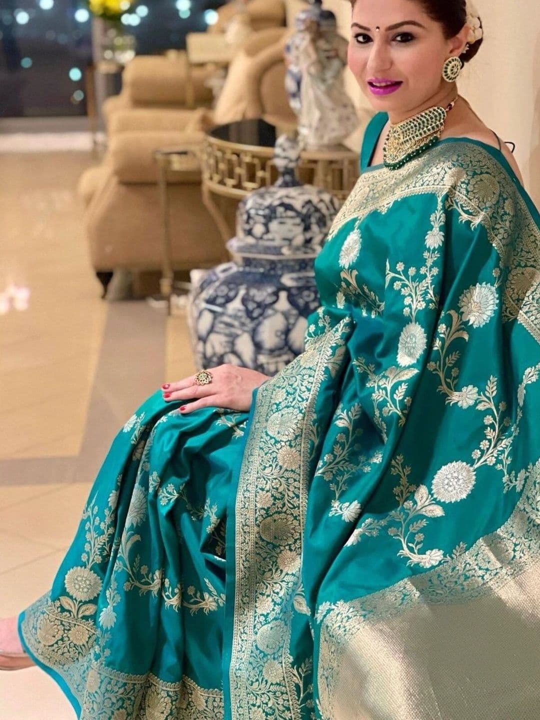 VS MALL Woven Design Zari Banarasi Saree thumbnail 2