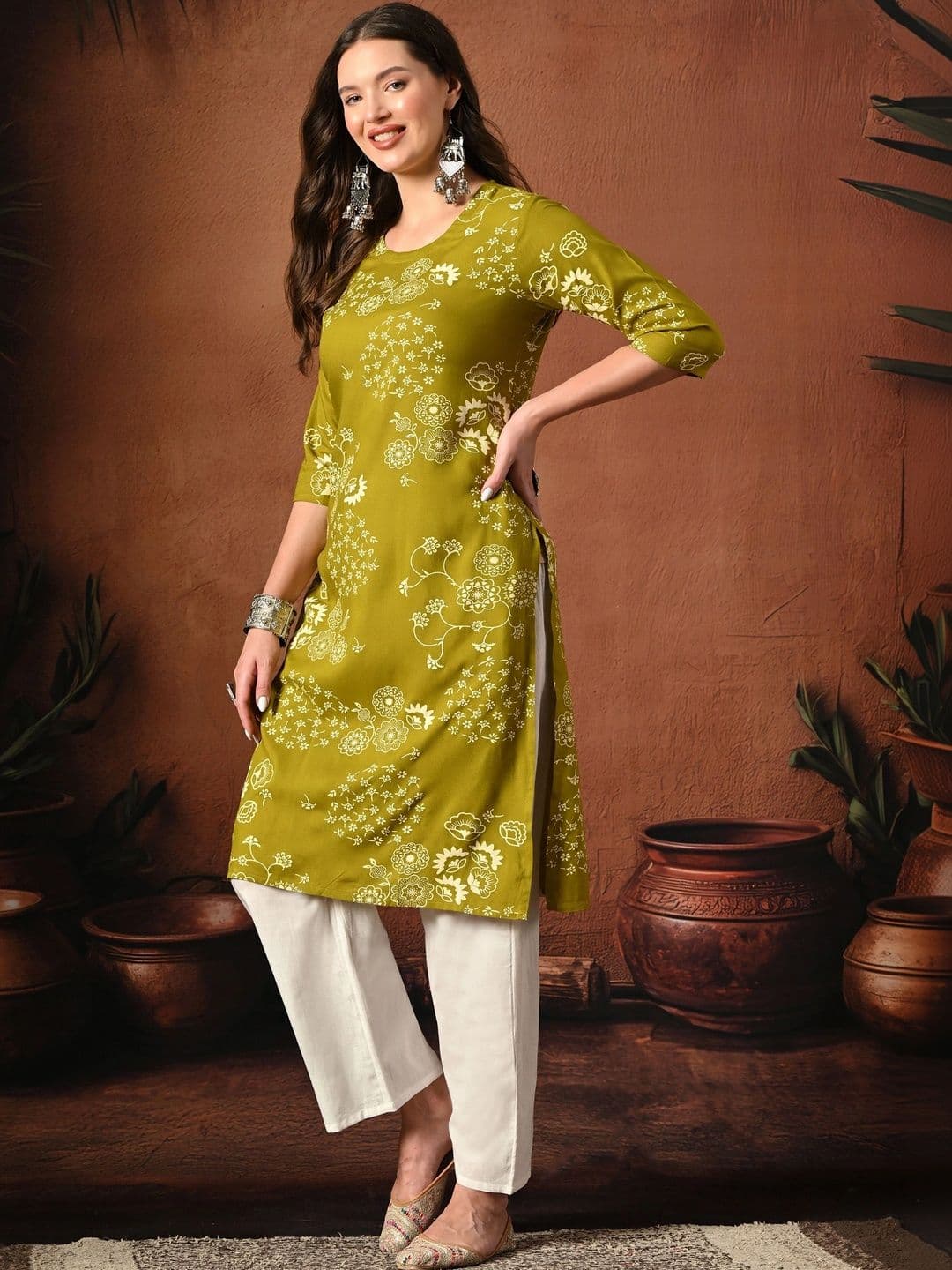 Sangria Women Floral Printed Floral Kurta thumbnail 4
