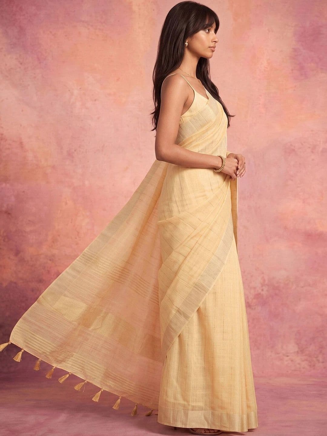 KINDA DESI Striped Pure Linen Saree thumbnail 3