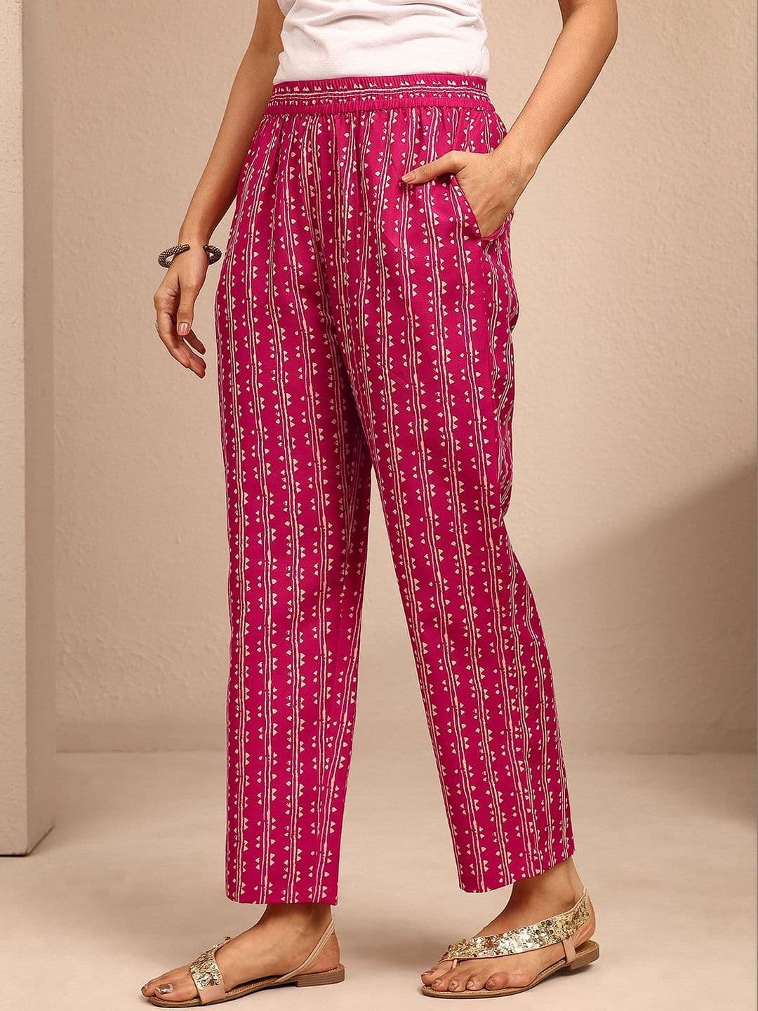 Gerua By Libas Women Floral Printed Regular Thread Work Kurta with Trousers & With Dupatta thumbnail 3