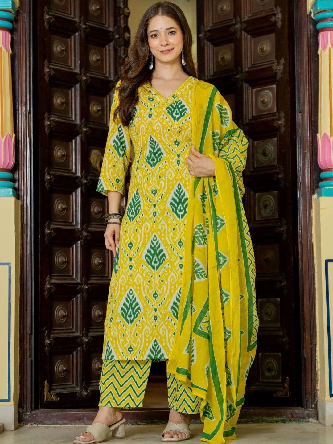 Rangnavi Women Ethnic Motifs Printed Regular Pure Cotton Kurta with Trousers & With Dupatta thumbnail 5