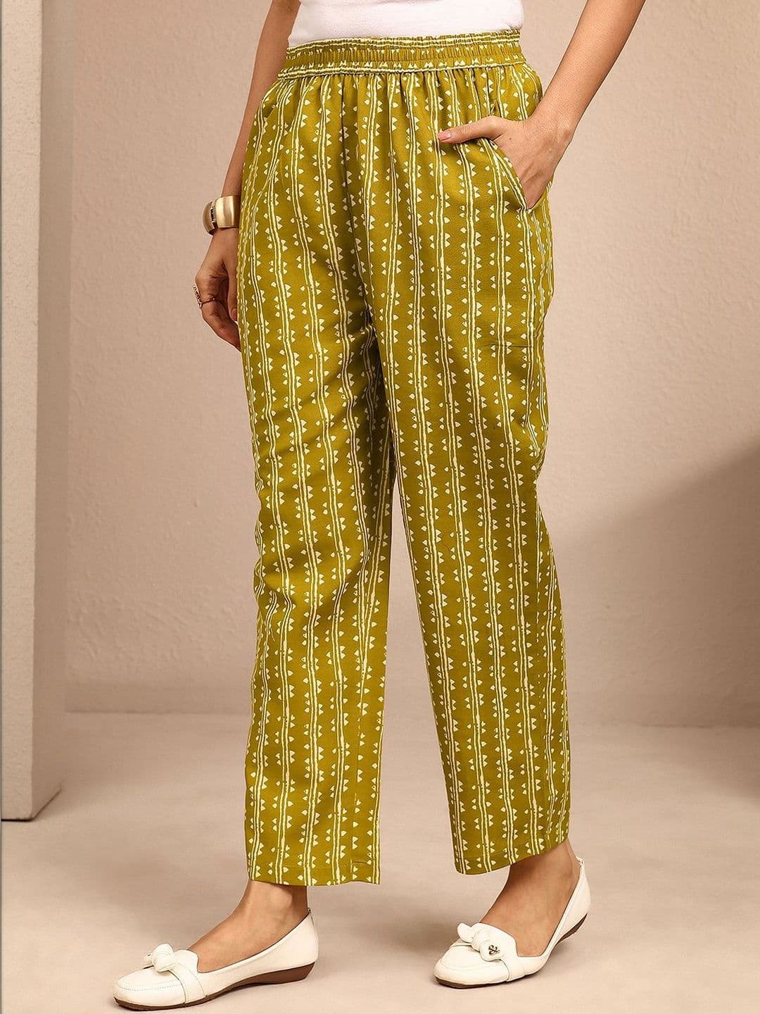 Gerua By Libas Women Floral Printed Regular Thread Work Kurta with Trousers & With Dupatta thumbnail 2