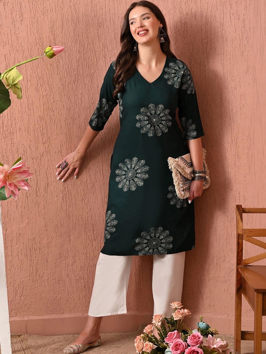 Sangria Women Floral Printed Floral Kurta thumbnail 2