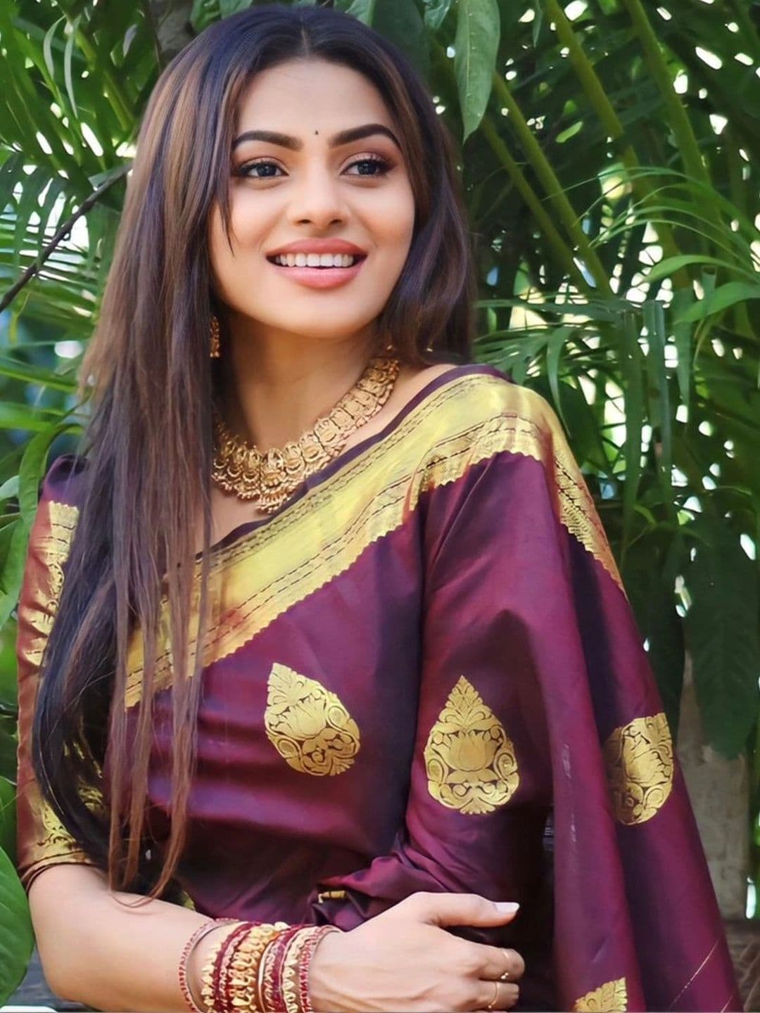 Milvia Ethnic Motifs Zari Silk Blend Designer Kanjeevaram Saree thumbnail 7