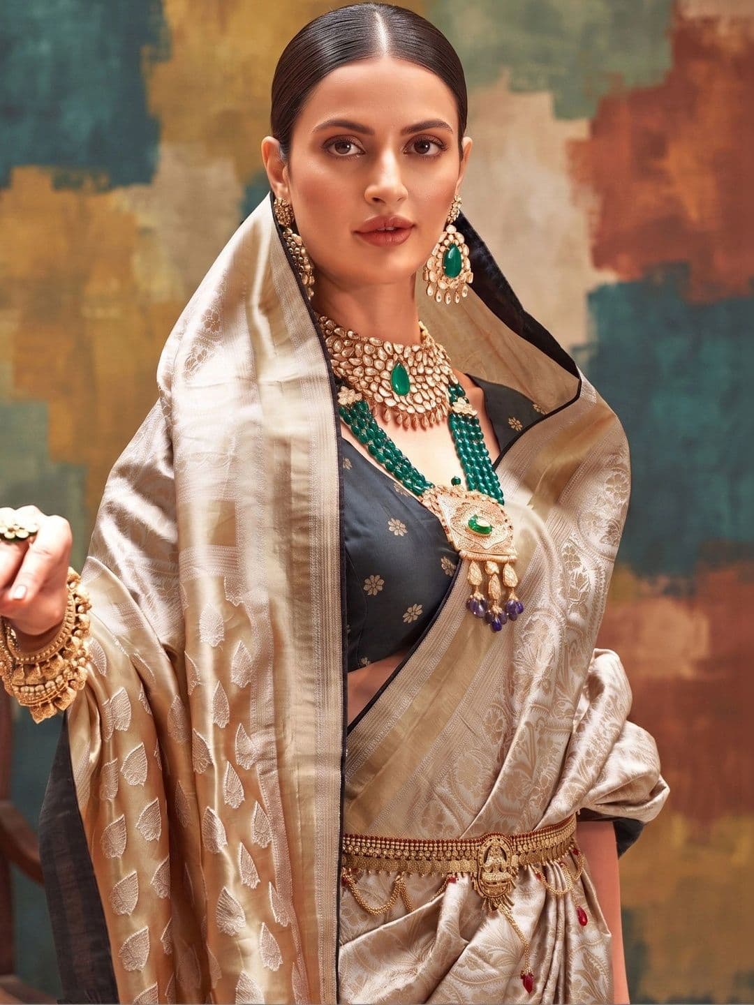 MONJOLIKA FASHION Woven Design Zari Silk Blend Designer Kanjeevaram Saree thumbnail 2