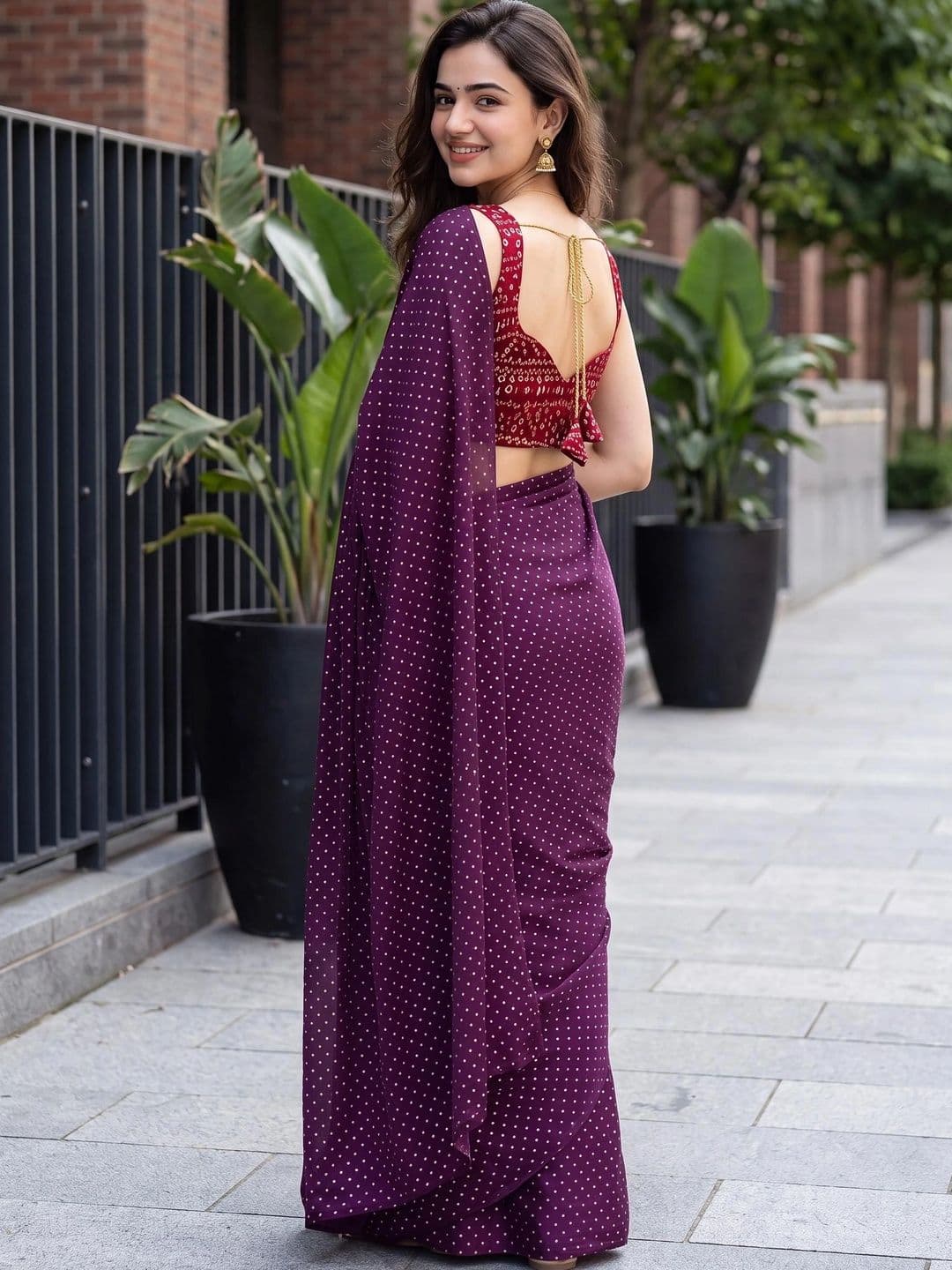 Looootnest Embellished Pure Georgette Saree thumbnail 2