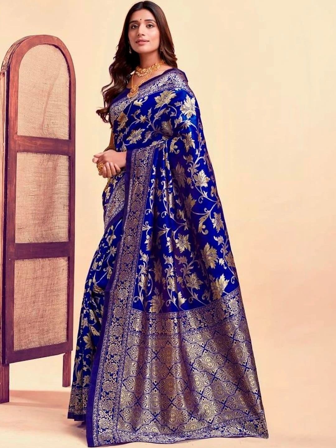 wearsquad Zari Art Silk Banarasi Saree thumbnail 2