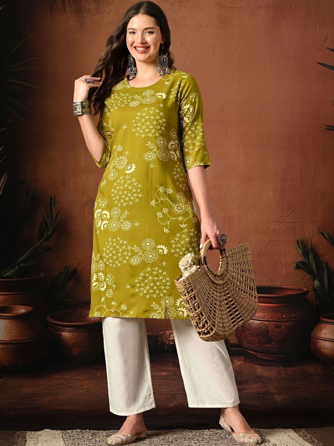 Sangria Women Floral Printed Floral Kurta thumbnail 2