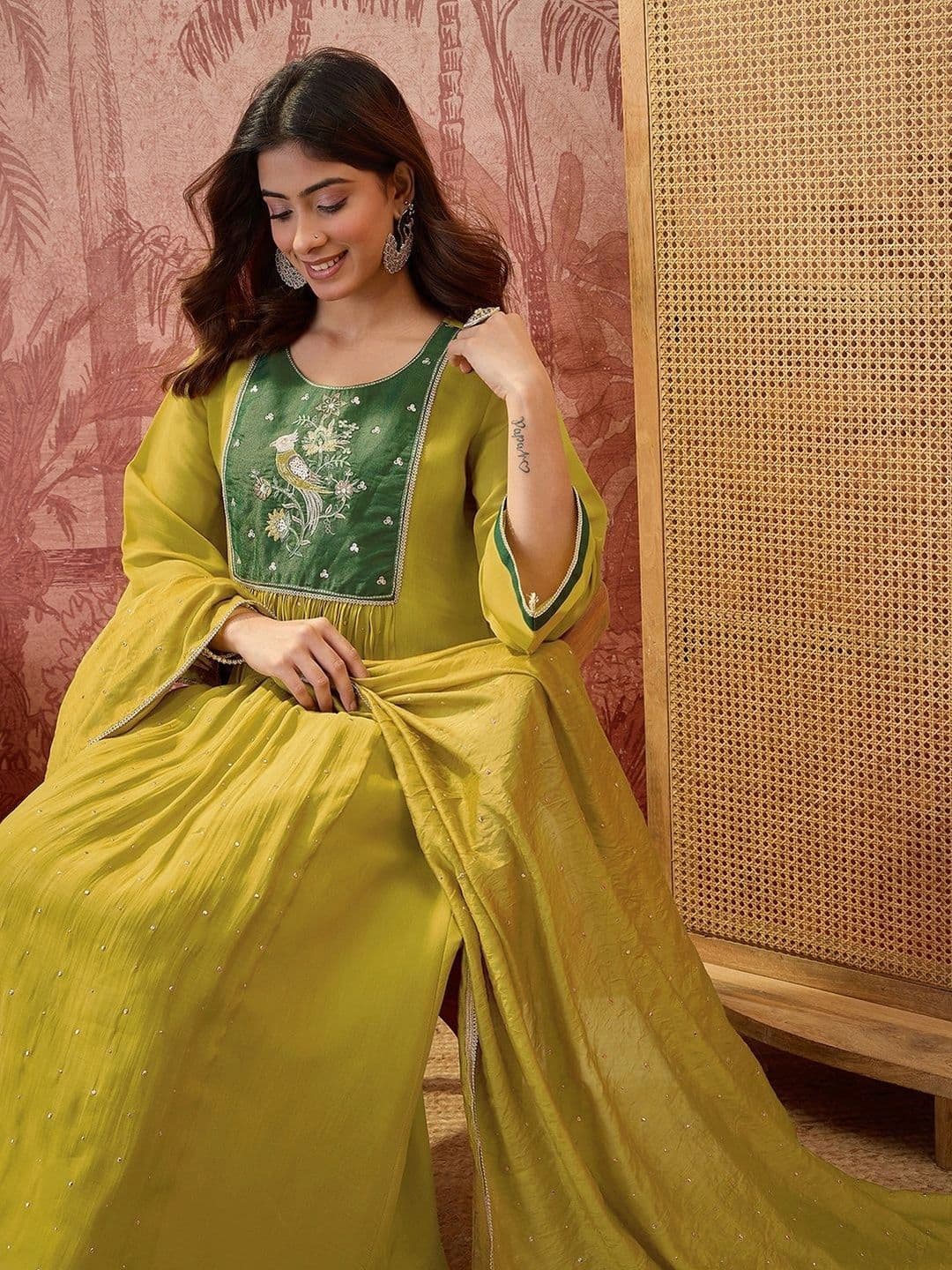 House of Pataudi Women Ethnic Motifs Embroidered Empire Thread Work Kurta with Trousers & With Dupatta thumbnail 2