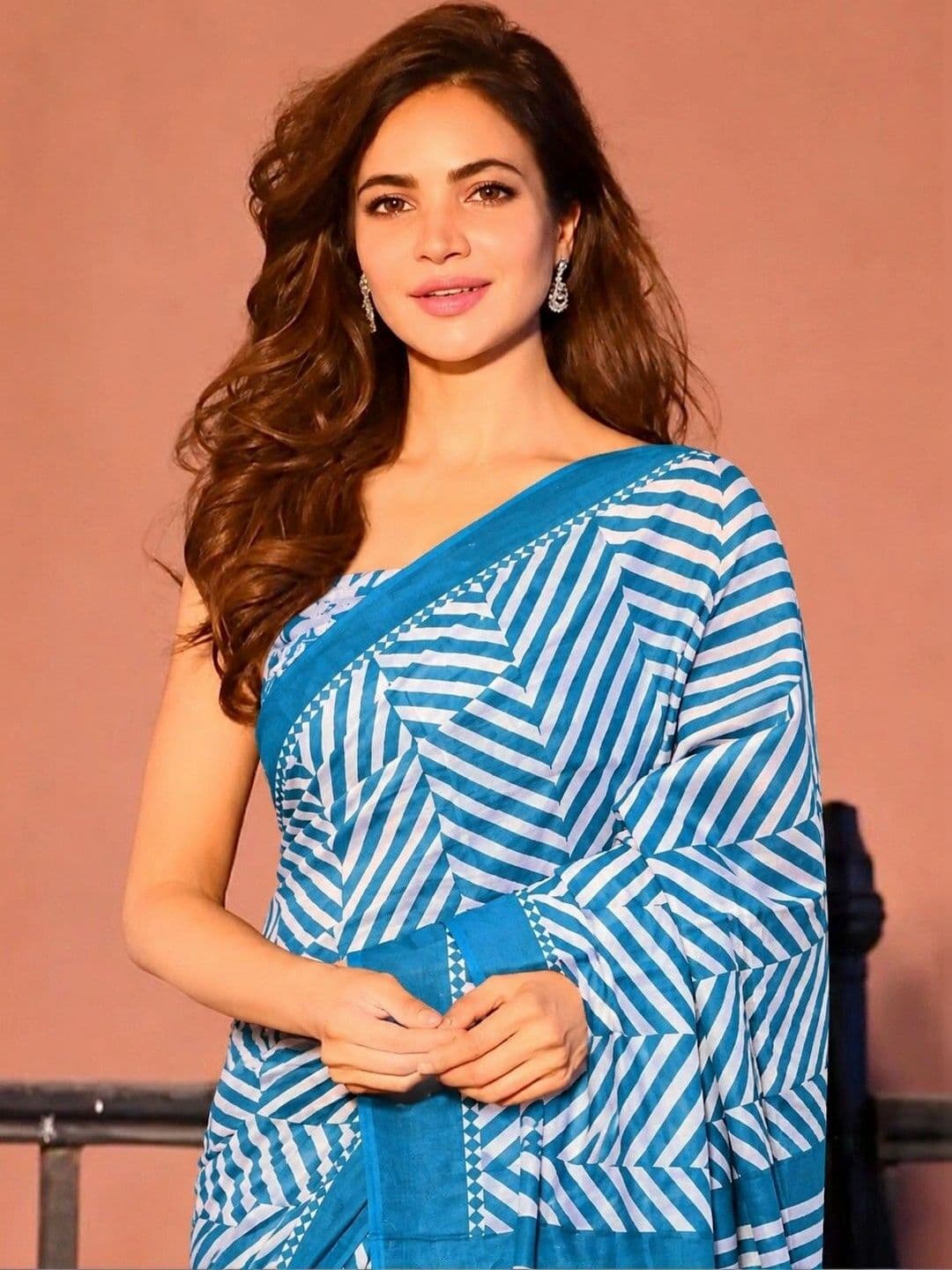 Lovwear Striped Pure Cotton Handloom Ikat Saree thumbnail 2