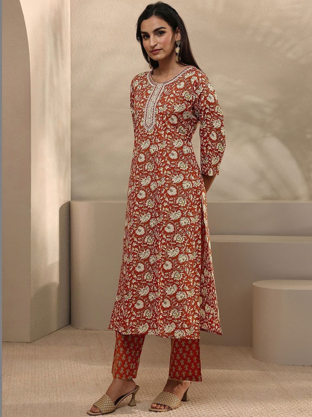 Gerua By Libas Women Floral Printed Regular Thread Work Kurta with Trousers & With Dupatta thumbnail 5