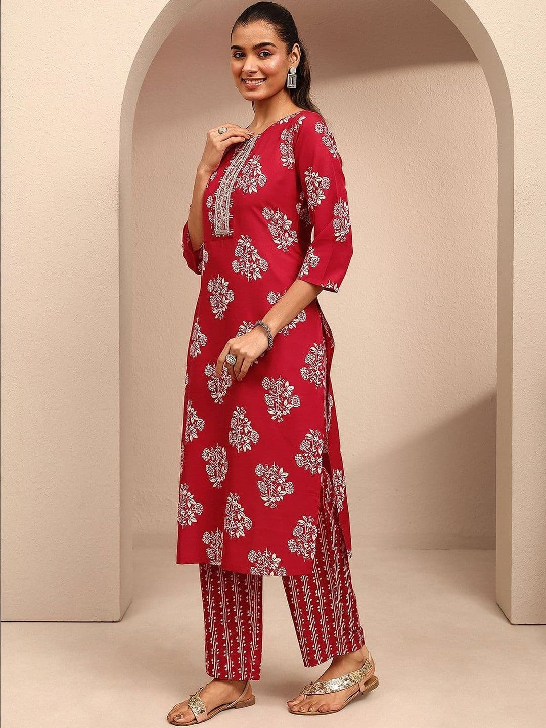 Gerua By Libas Women Floral Printed Regular Thread Work Kurta with Trousers & With Dupatta thumbnail 7