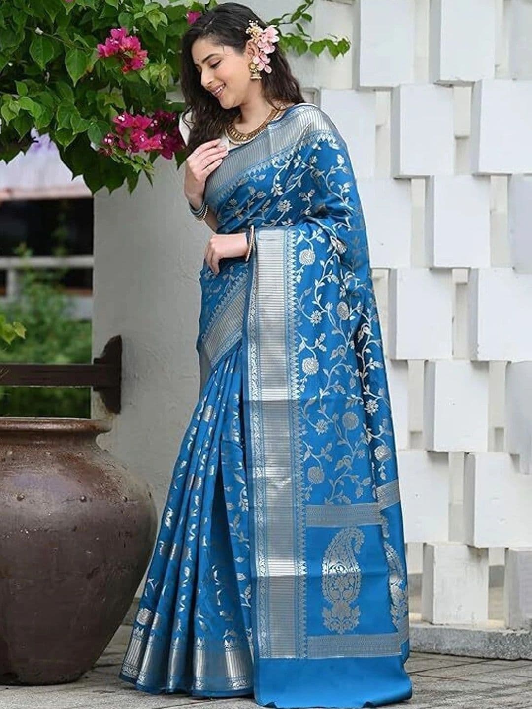 wearsquad Zari Art Silk Banarasi Saree thumbnail 3