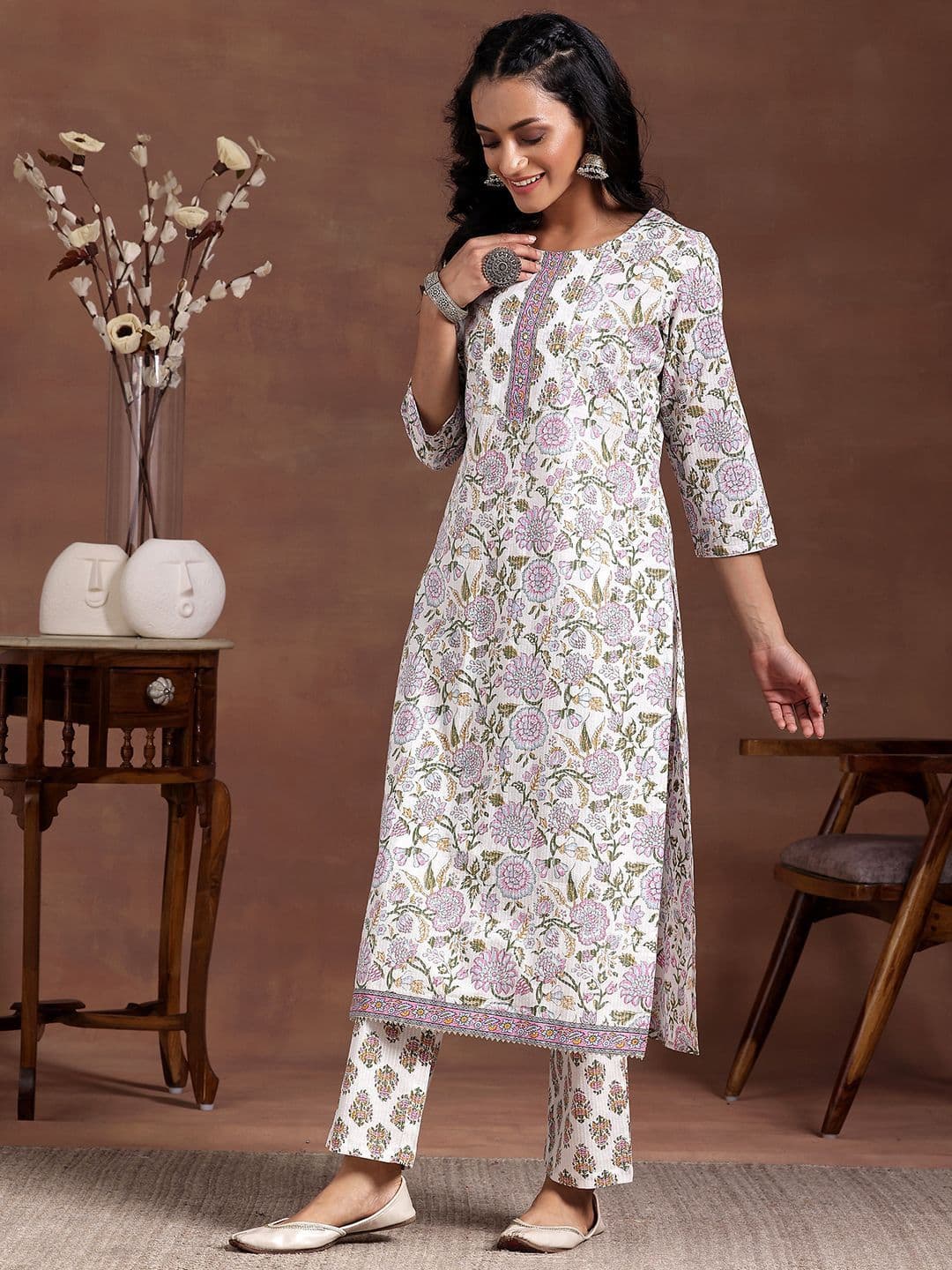 Libas Women Floral Printed Regular Kurta with Trousers thumbnail 5