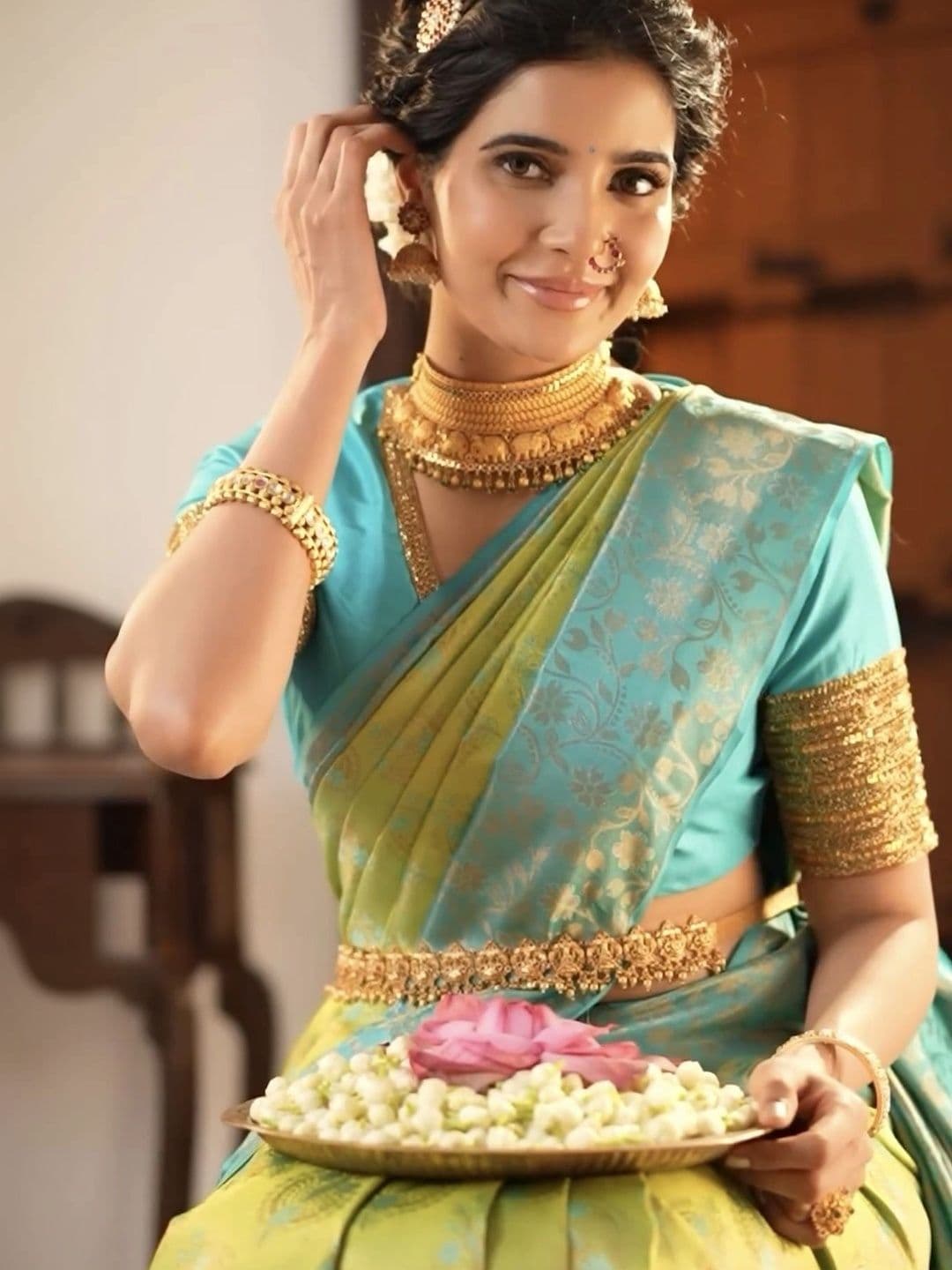 VS MALL Woven Design Zari Banarasi Saree thumbnail 2