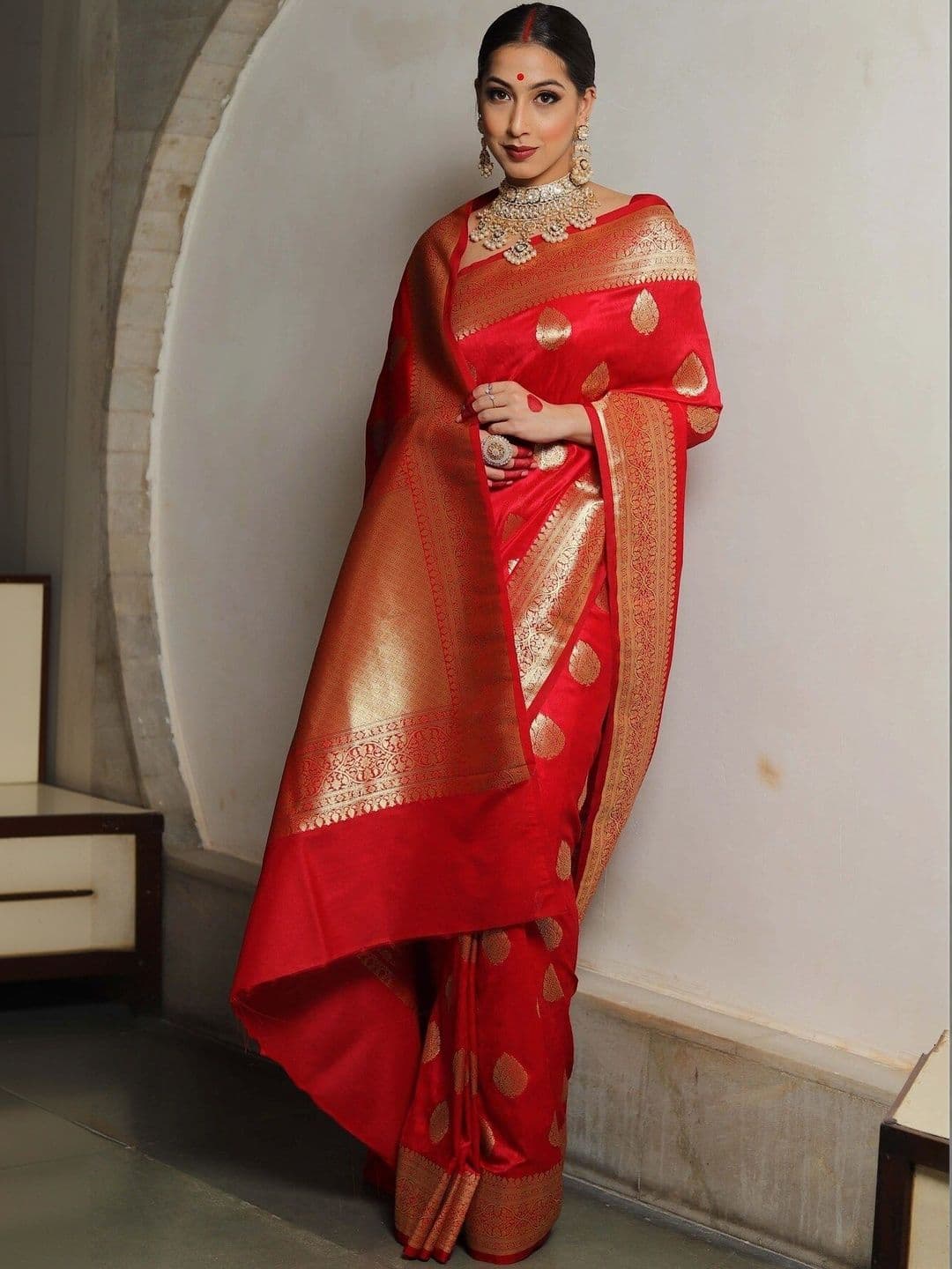 VS MALL Woven Design Zari Banarasi Saree thumbnail 3