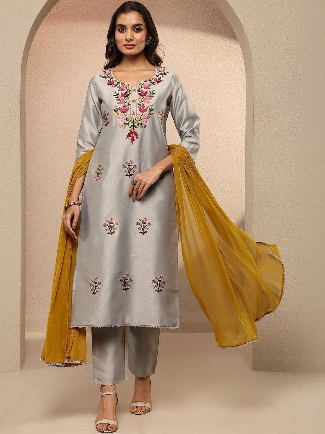 Libas Women Ethnic Motifs Embroidered Regular Thread Work Kurta with Trousers & With Dupatta thumbnail 3