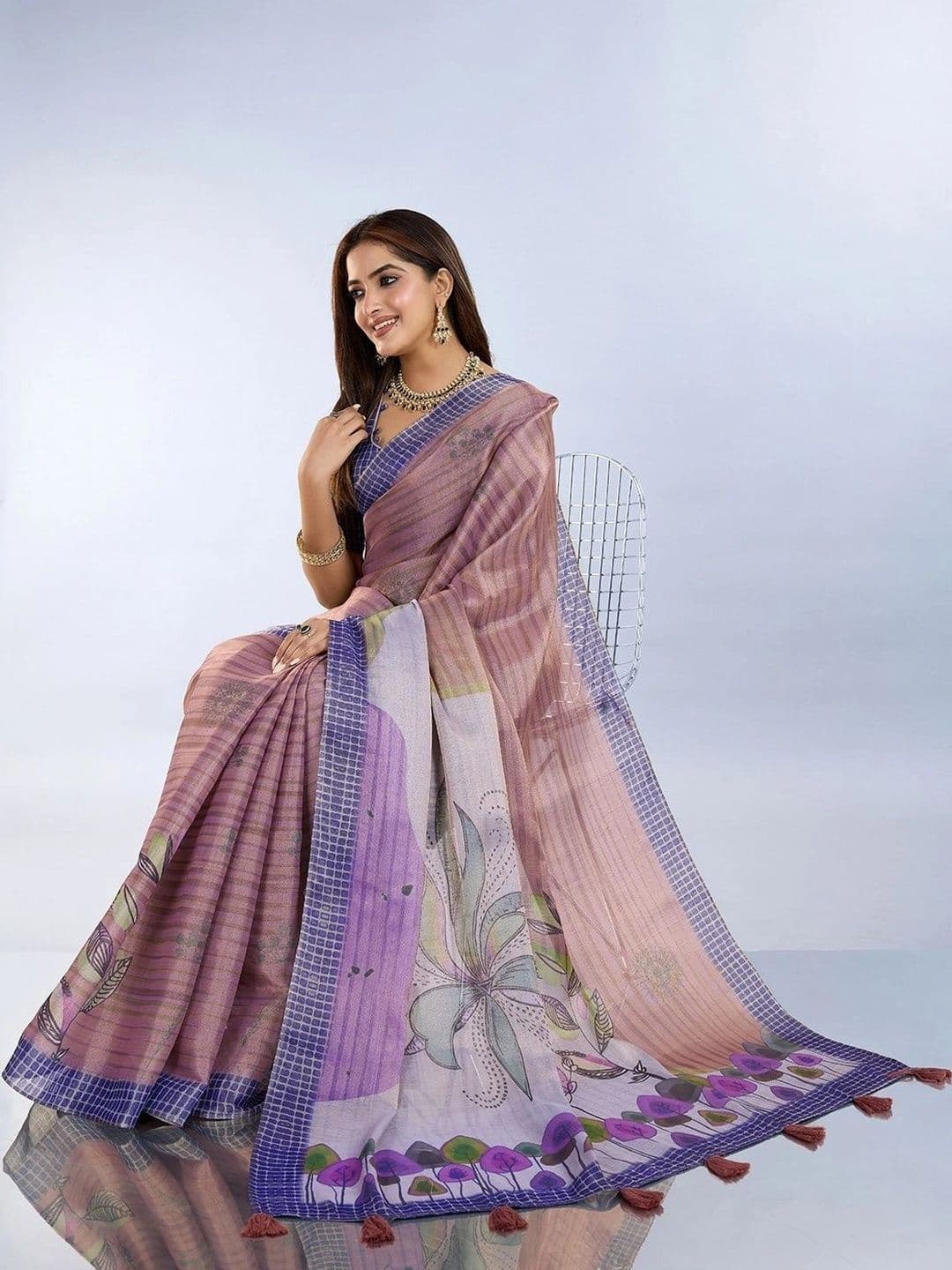 Kesarii Floral Saree thumbnail 5