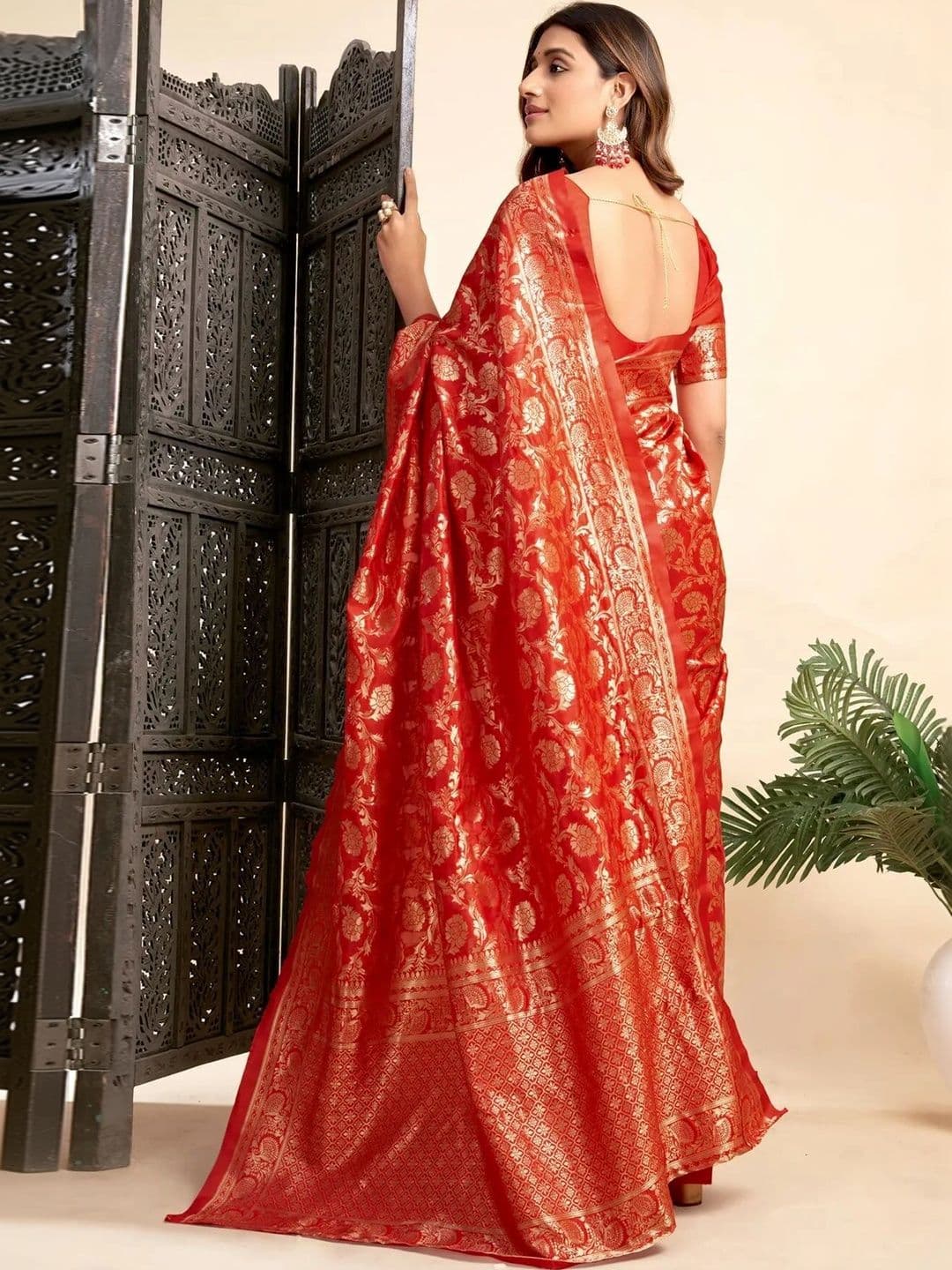 VS MALL Ethnic Motifs Zari Banarasi Saree thumbnail 2