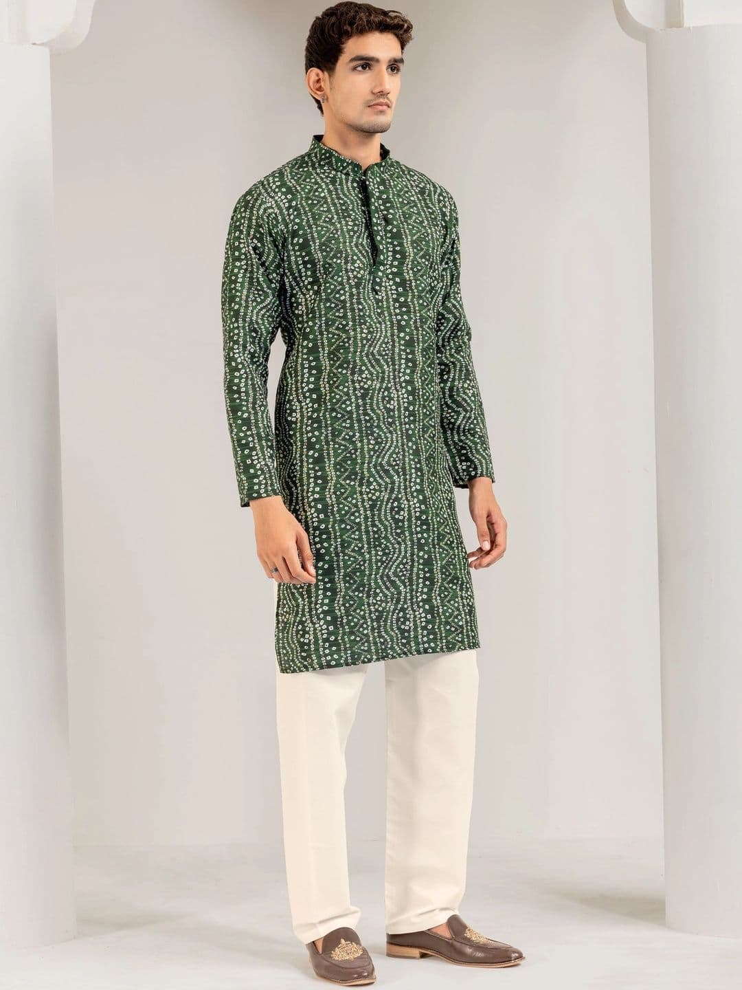 ADHIRAJAN Men Bandhani Printed Kurta thumbnail 7