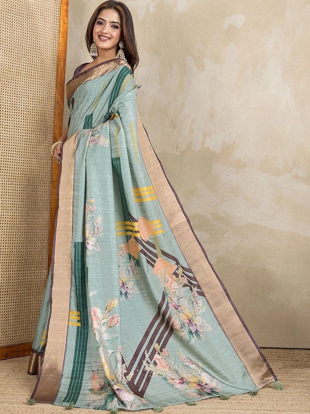 Kesarii Floral Saree thumbnail 4