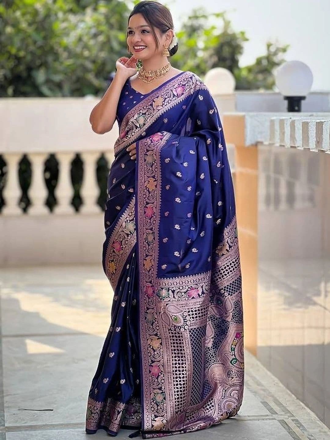 Dreamposhak Zari Satin Banarasi Saree thumbnail 3