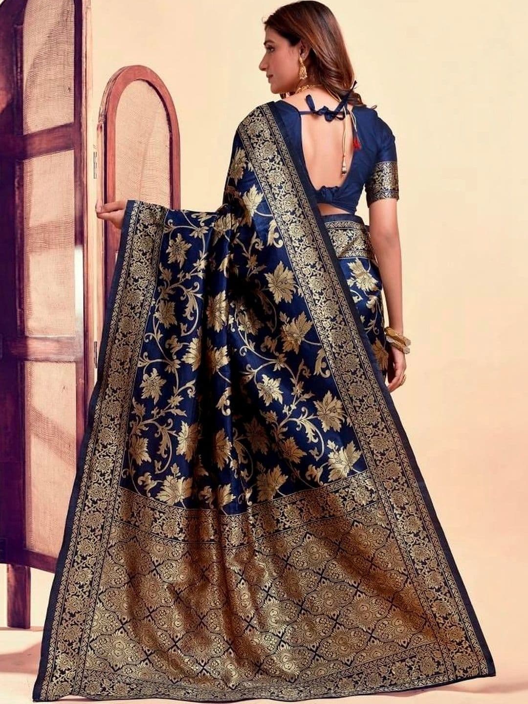 wearsquad Woven Design Zari Art Silk Banarasi Saree thumbnail 3