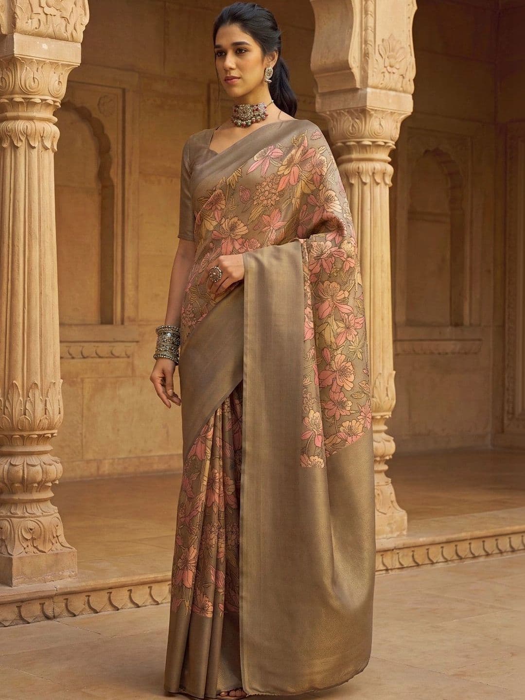 Anouk Floral Zari Silk Blend Designer Banarasi Saree thumbnail 5