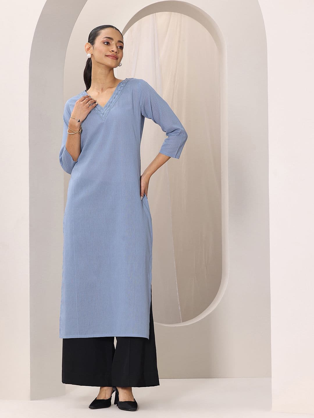Libas Women Blue Printed Cotton Straight Kurta thumbnail 5