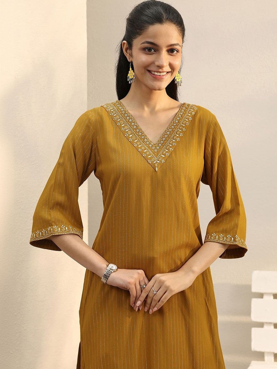 Libas Women Embroidered Thread Work Kurta thumbnail 4