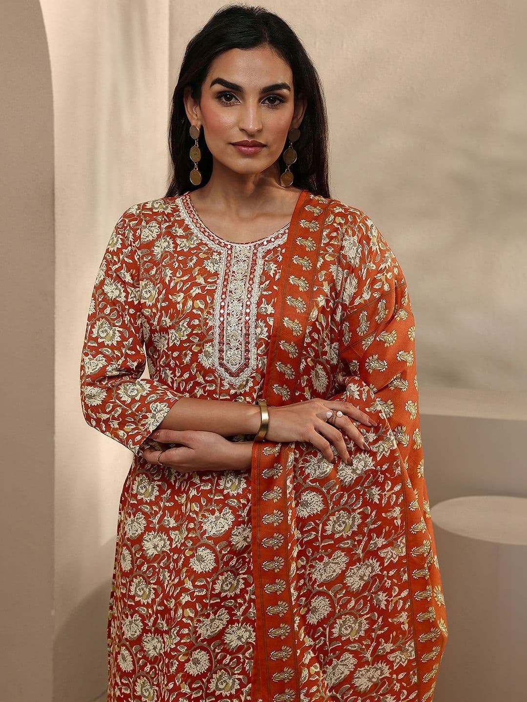 Gerua By Libas Women Floral Printed Regular Thread Work Kurta with Trousers & With Dupatta thumbnail 6