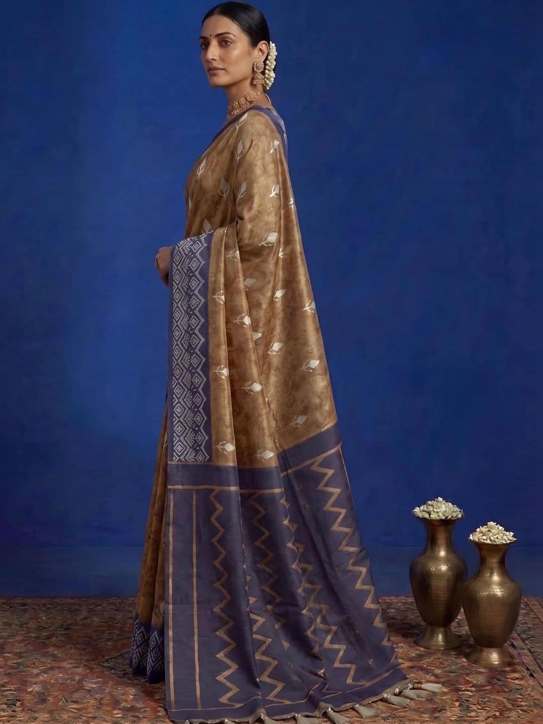 SAMANTHA Zari Silk Blend Ikat Saree thumbnail 5