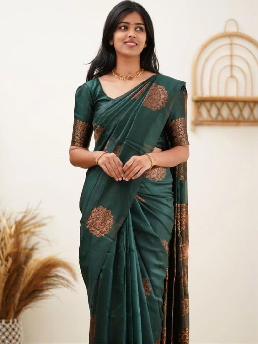 VS MALL Woven Design Zari Banarasi Saree thumbnail 5