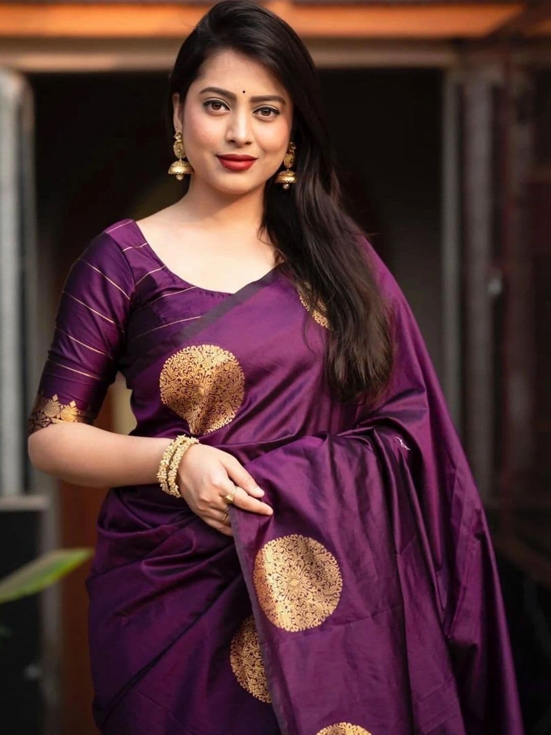 wearsquad Zari Art Silk Banarasi Saree thumbnail 3